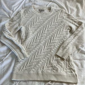 White/cream knit sweater